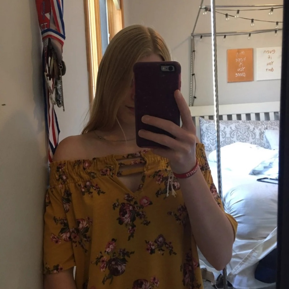 off the shoulder top - Picture 4 of 5